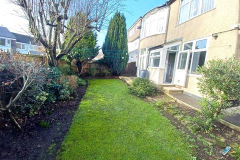 4 bedroom detached house to rent, Oakwell Oval, Leeds, West Yorkshire, LS8