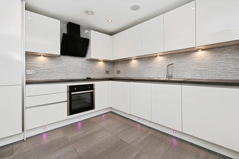 1 bedroom flat for sale, High Street, Brentwood, Essex, CM14