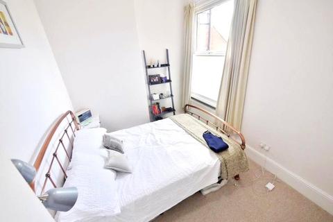 1 bedroom flat for sale, Rose Valley, Brentwood, Essex, CM14