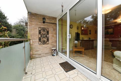 2 bedroom flat for sale, Sawyers Hall Lane, Brentwood, Essex, CM15