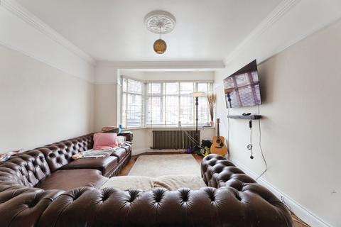 3 bedroom end of terrace house for sale, Trelawney Road, Ilford, IG6