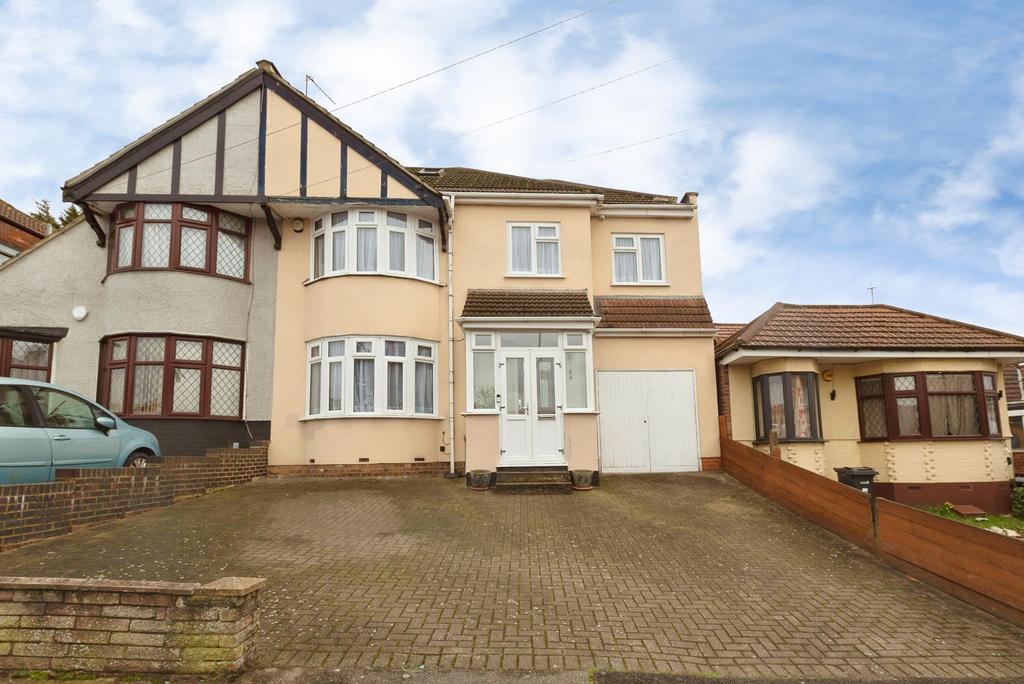 5 bedroom semi-detached house for sale