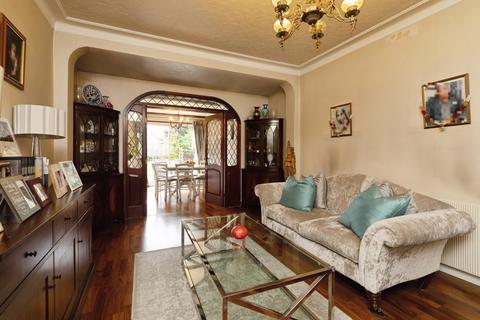 5 bedroom semi-detached house for sale, Beechwood Gardens, Ilford, IG5