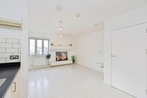 1 bedroom flat for sale, New Mossford Way, Barkingside, Ilford, IG6