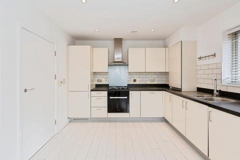 1 bedroom flat for sale, New Mossford Way, Barkingside, Ilford, IG6