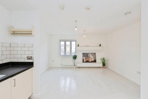 1 bedroom flat for sale, New Mossford Way, Barkingside, Ilford, IG6
