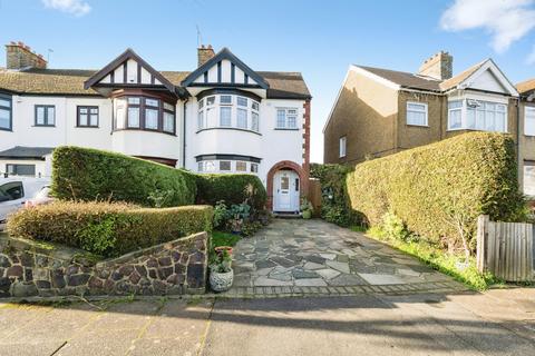 Applegarth Drive, Ilford, IG2