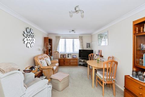 1 bedroom flat for sale, Limewood Court, Beehive Lane, Ilford, IG4
