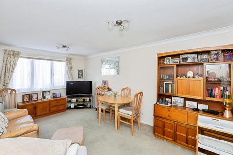 1 bedroom flat for sale, Limewood Court, Beehive Lane, Ilford, IG4