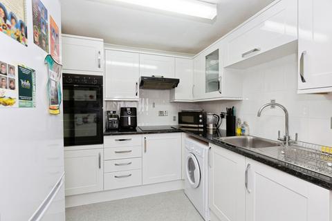 1 bedroom flat for sale, Limewood Court, Beehive Lane, Ilford, IG4