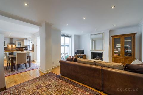 1 bedroom apartment to rent, Fitzroy Square, London W1T