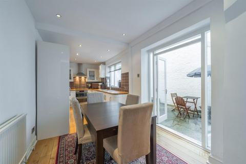 1 bedroom apartment to rent, Fitzroy Square, London W1T