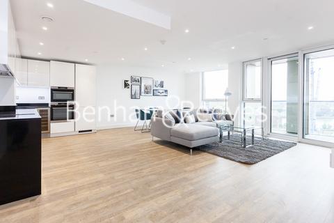 3 bedroom flat to rent, Wandsworth Road, London SW8