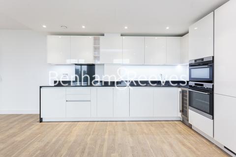 3 bedroom flat to rent, Wandsworth Road, London SW8