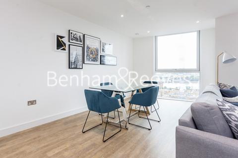 3 bedroom flat to rent, Wandsworth Road, London SW8