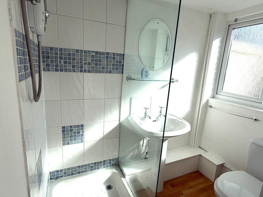 Shower Room.JPG