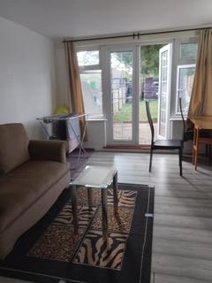 3 bedroom terraced house to rent, Aluric Close RM16