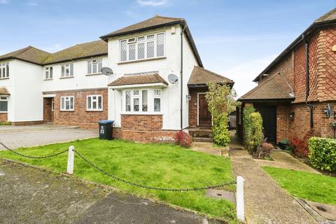 2 bedroom maisonette for sale, Warren Court, Chigwell, Essex, IG7