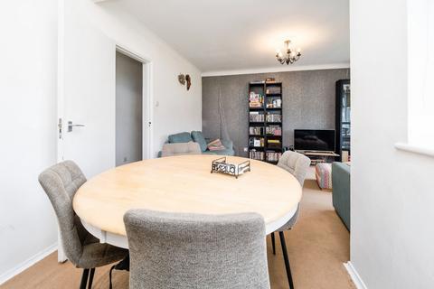 2 bedroom maisonette for sale, Warren Court, Chigwell, Essex, IG7