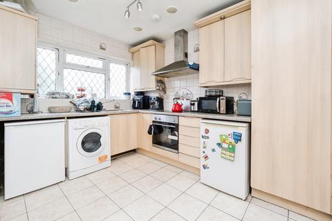 2 bedroom maisonette for sale, Warren Court, Chigwell, Essex, IG7
