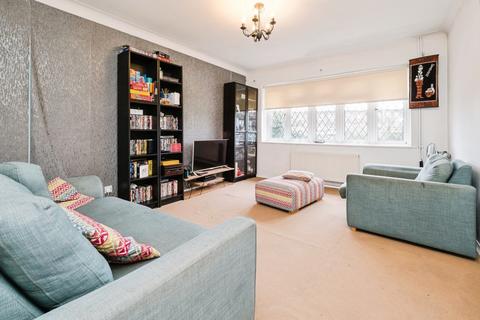 2 bedroom maisonette for sale, Warren Court, Chigwell, Essex, IG7