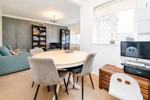 2 bedroom maisonette for sale, Warren Court, Chigwell, Essex, IG7