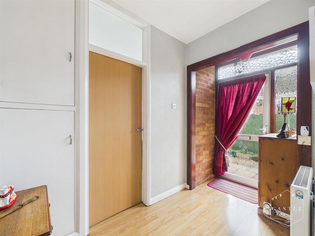 L shaped entrance hall