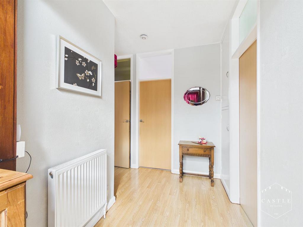 L shaped entrance hall