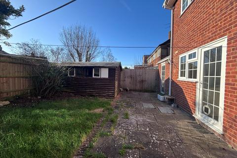 3 bedroom semi-detached house to rent, Grecian Street, AYLESBURY