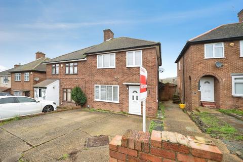 Warden Avenue, Romford, RM5