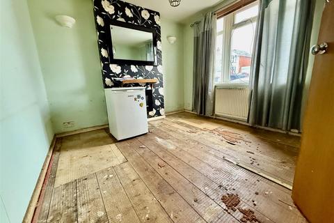 2 bedroom semi-detached house for sale, Cricklade Road, Swindon