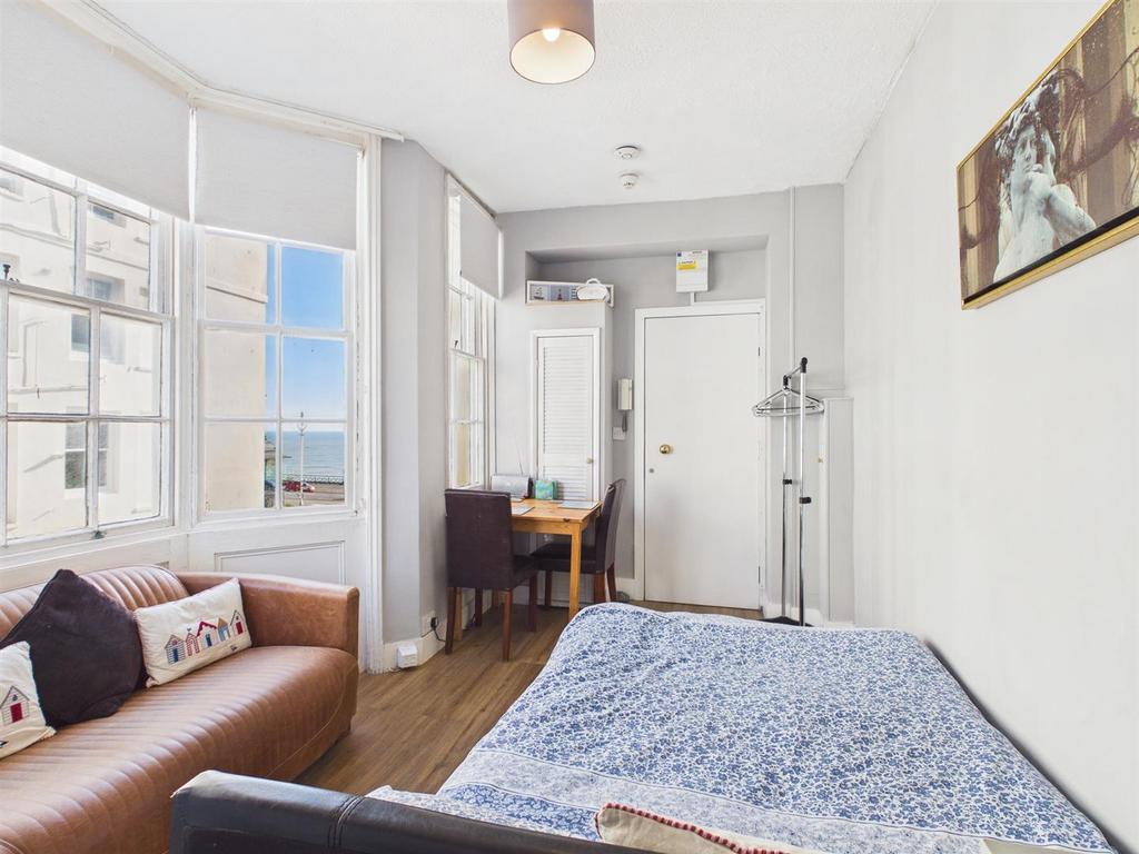 Alternate View Studio Room