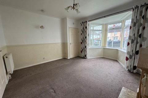 3 bedroom end of terrace house to rent, Mansion Crescent, Smethwick B67
