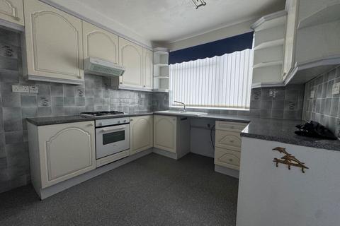3 bedroom end of terrace house to rent, Mansion Crescent, Smethwick B67