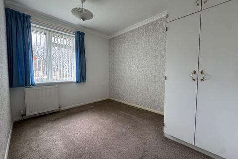 3 bedroom end of terrace house to rent, Mansion Crescent, Smethwick B67