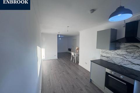 1 bedroom flat to rent, West Road, Shoeburyness SS3