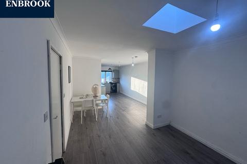 1 bedroom flat to rent, West Road, Shoeburyness SS3