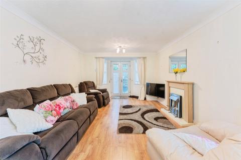 2 bedroom flat for sale, Plymyard Avenue, Bromborough, Wirral, Merseyside, CH62