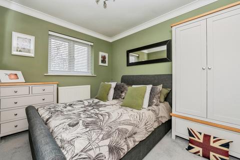 1 bedroom flat for sale, Crescent Court, Crescent Avenue, Grays, Essex, RM17