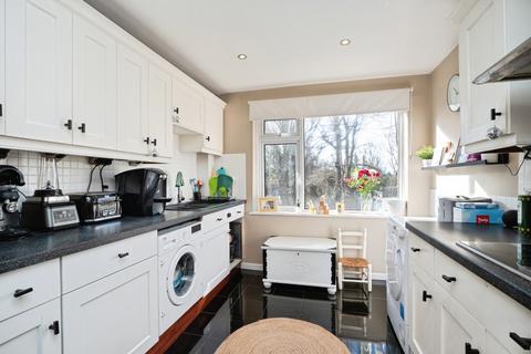 2 bedroom flat for sale, Falkirk Close, Hornchurch, RM11