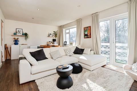 2 bedroom flat for sale, Falkirk Close, Hornchurch, RM11