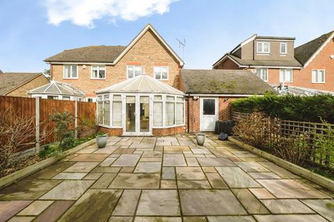 3 bedroom semi-detached house for sale, Pinecroft, Gidea Park, Romford, RM2