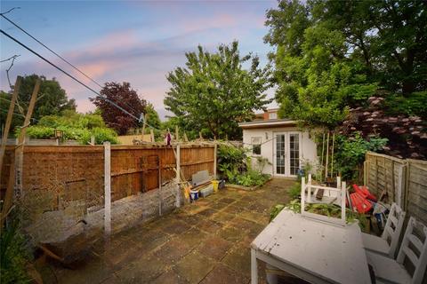2 bedroom flat for sale, Nutfield Road, London, E15