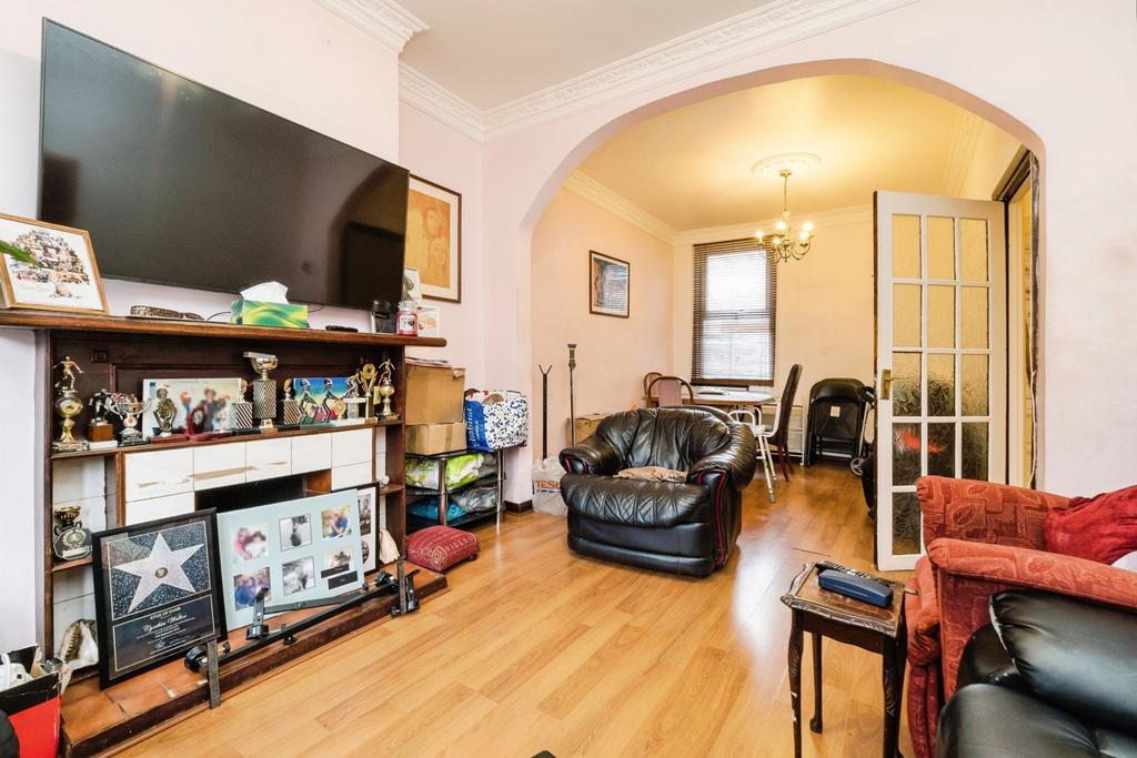 Peterborough Road, London, E10 – další