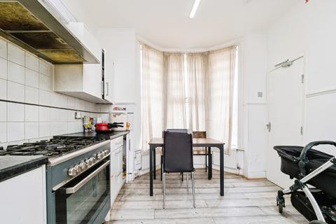 5 bedroom end of terrace house for sale, Park Grove Road, LONDON, London, E11