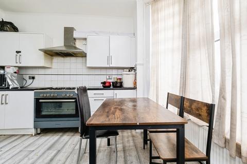 5 bedroom end of terrace house for sale, Park Grove Road, LONDON, London, E11