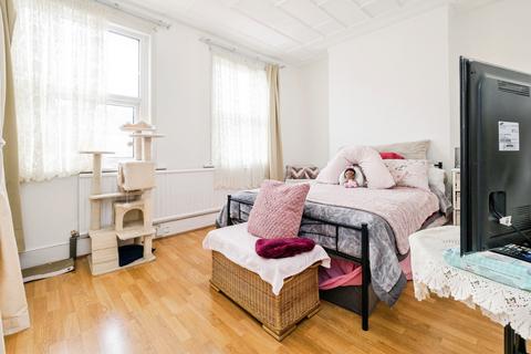 3 bedroom terraced house for sale, Newport Road, London, E10