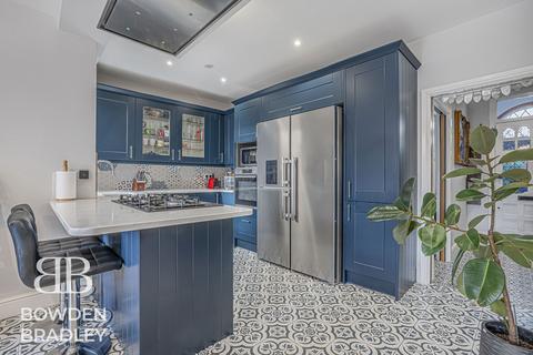 3 bedroom terraced house for sale, Waverley Road, South Woodford, E18