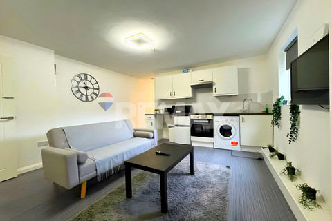 2 bedroom flat to rent, Vicarage Lane, London E6