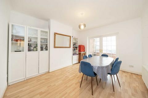undefined, Staines Road East, Sunbury-On-Thames TW16